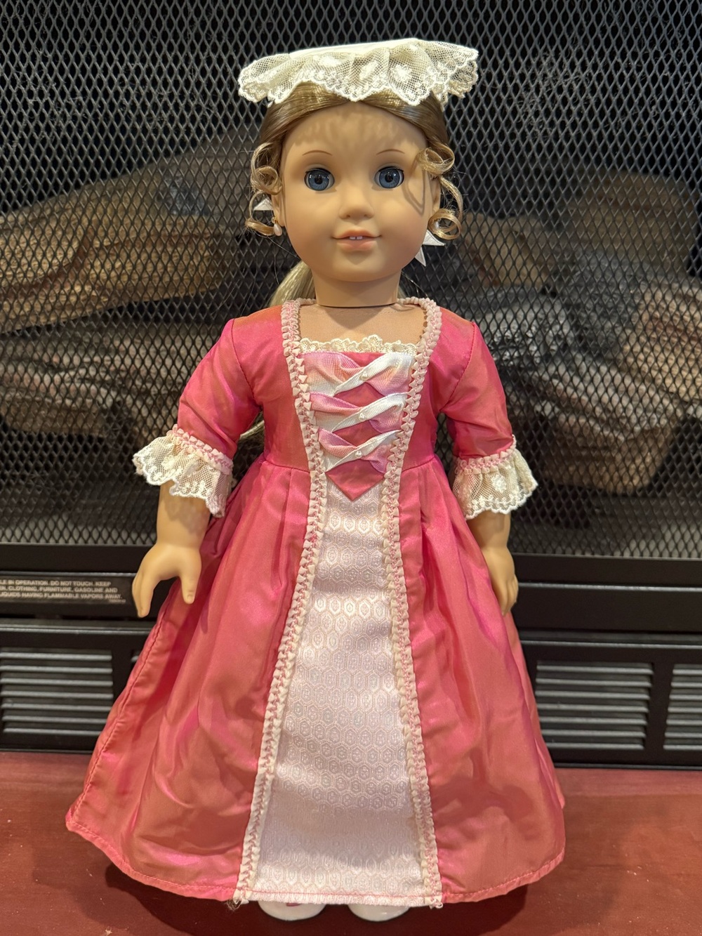 Retired American Girl Elizabeth